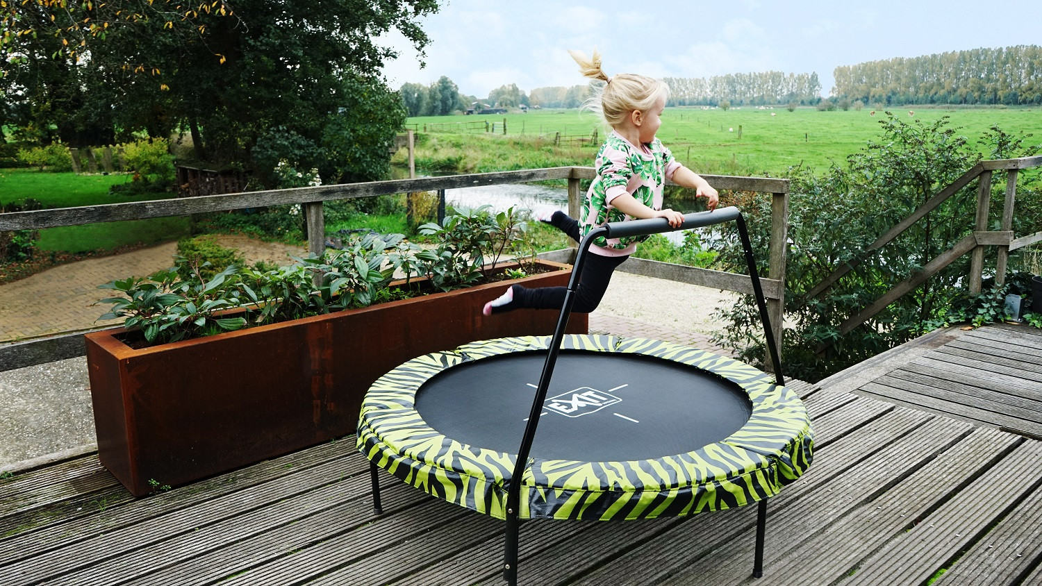 EXIT Tiggy Junior Trampoline met Beugel - 140 cm - Zwart/Groen