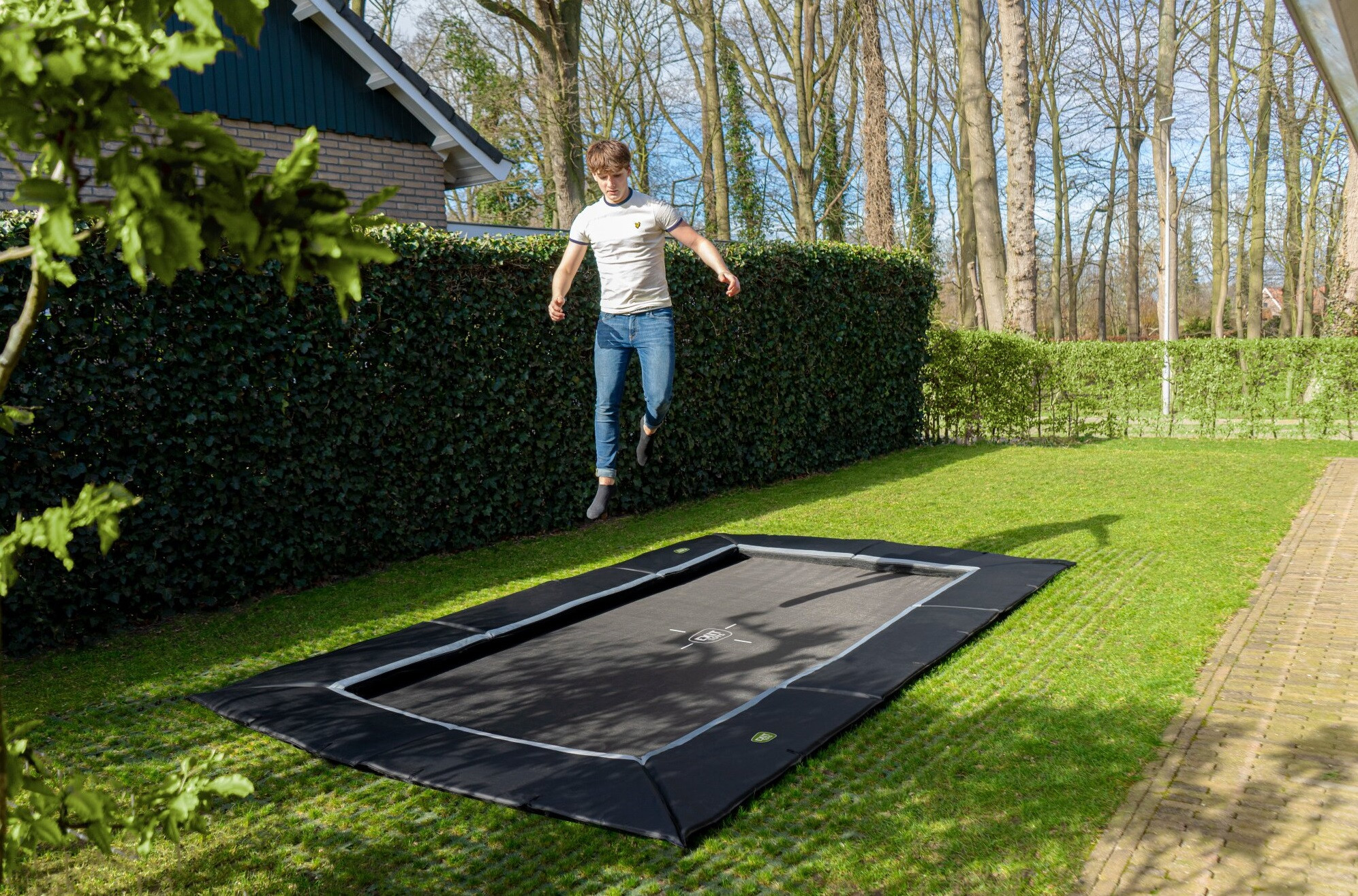 EXIT Trampoline Dynamic met Freezone Veiligheidstegels - Groundlevel - 458 x 275 cm - Zwart 