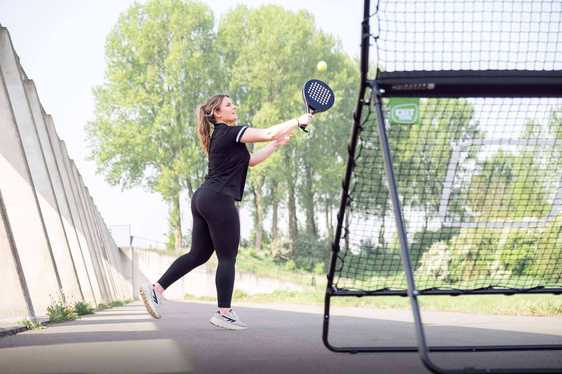 EXIT Smash Padel Rebounder - 124 x 164 x 202 cm - Zwart