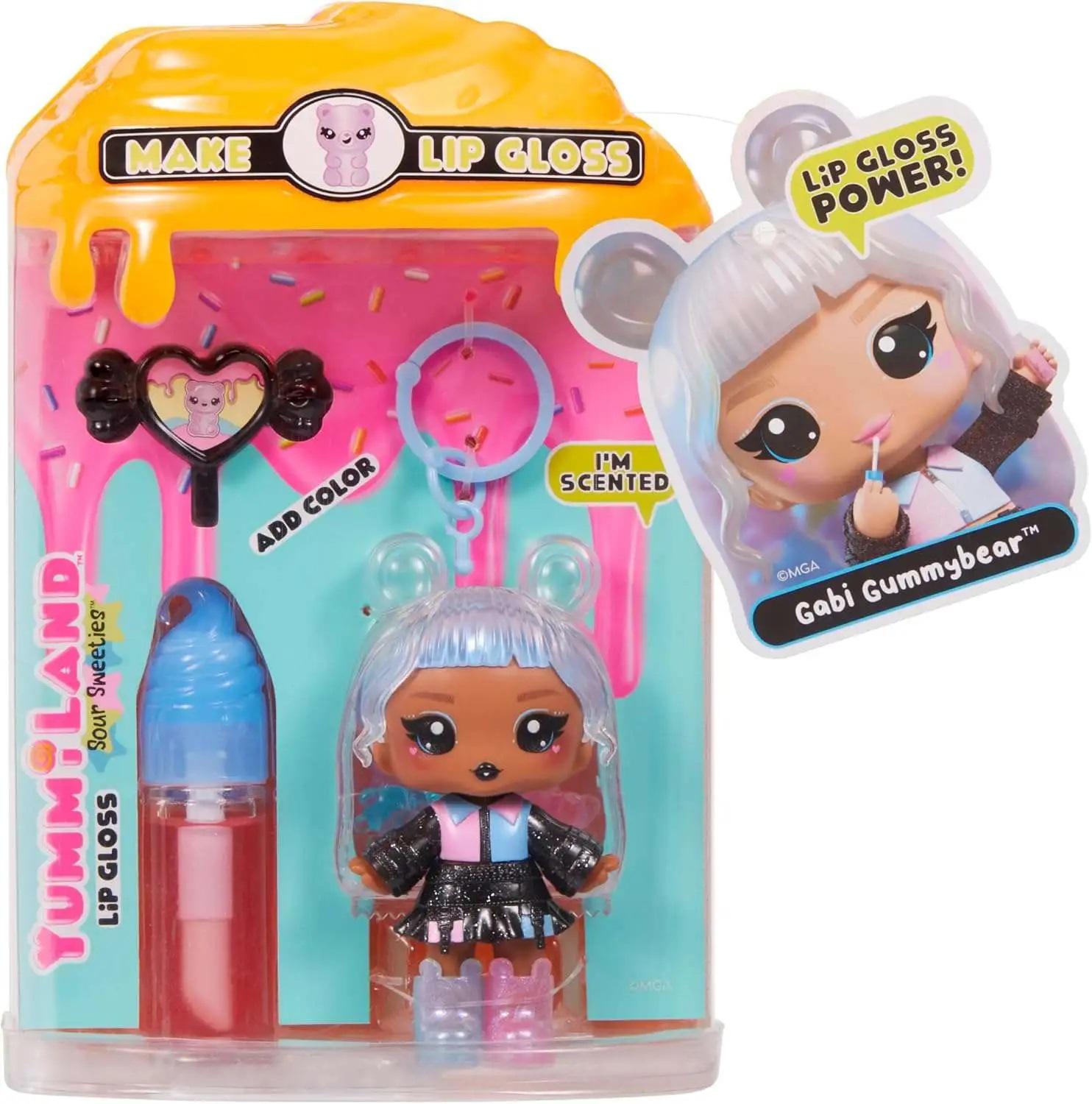 Yummiland Lip Gloss Doll: Sour Sweeties - Gaby Gummybear - Inclusief 1 pop, DIY Lip Gloss + Afneembare Sleutelhanger, Cosmetisch Spel, Verzamelbaar